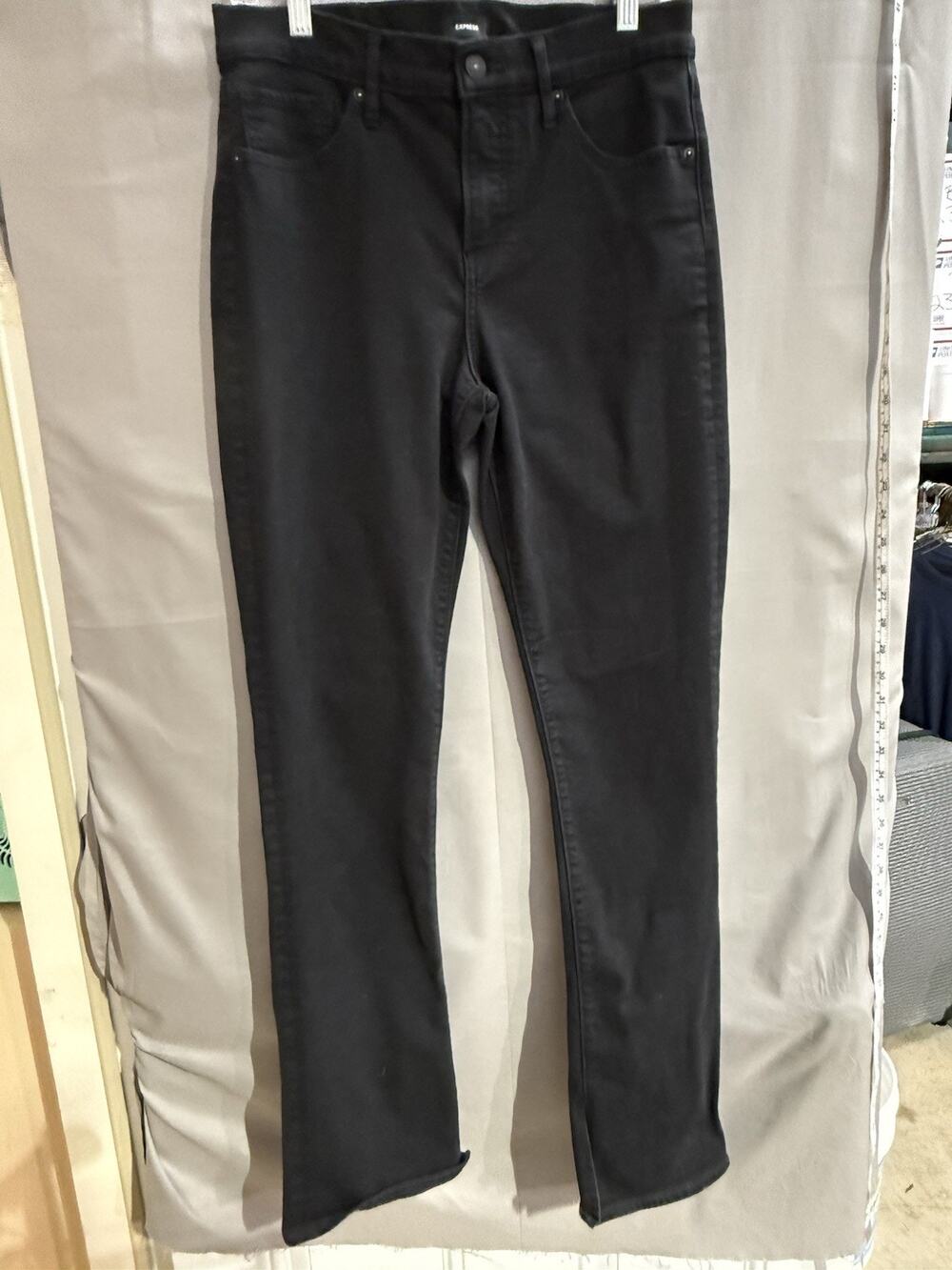 Express Skyscraper Mid Rise black denim jeans. Size 8 TG2287